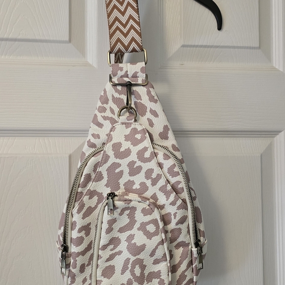 Handbags - Women’s Pink Leopard Print Crossbody Sling Bag